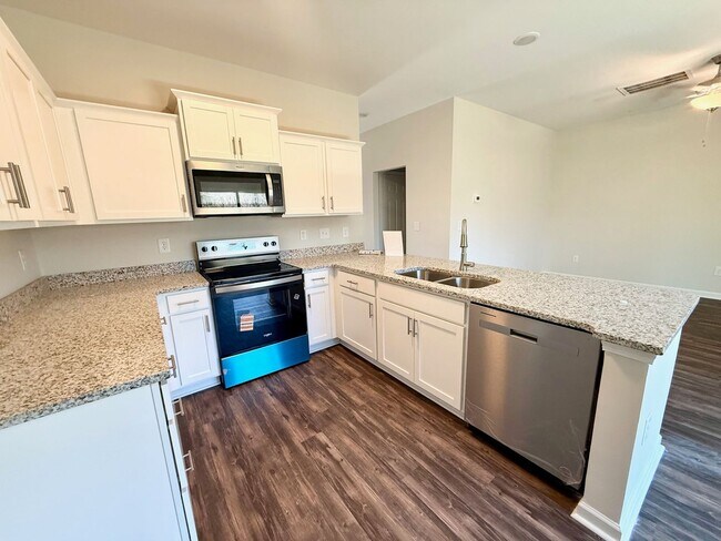 Building Photo - Two bedroom, 2.5 bath townhome in Ridge Creek, Whitsett