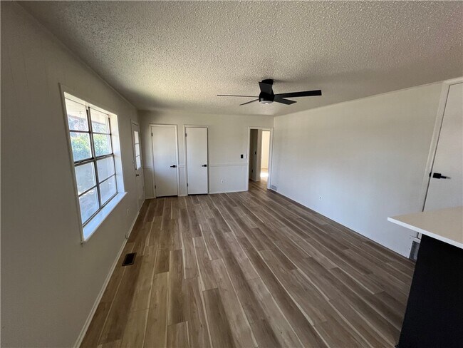 Building Photo - 2 Lancaster Dr