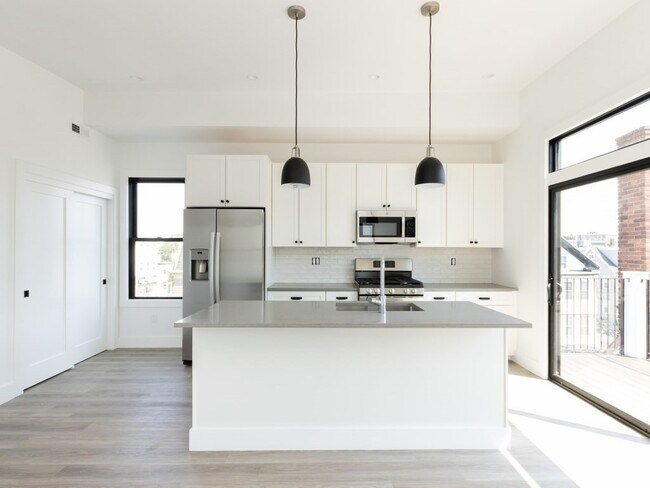 Building Photo - 625 Dorchester Ave