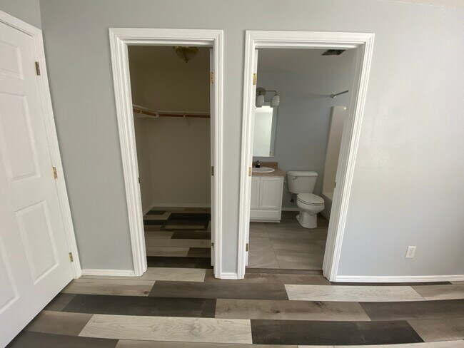 Master walk-in closet, full bath - 1107 Niantic St