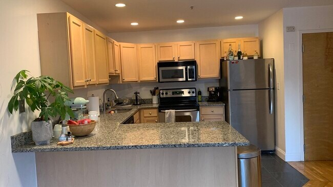 Building Photo - 25 Alpine St