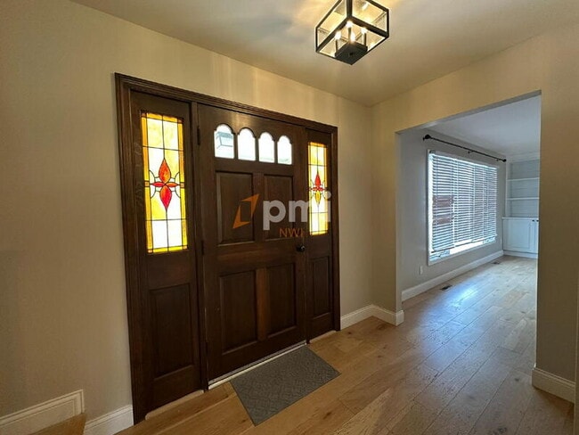 Building Photo - 9604 Walnut Dr