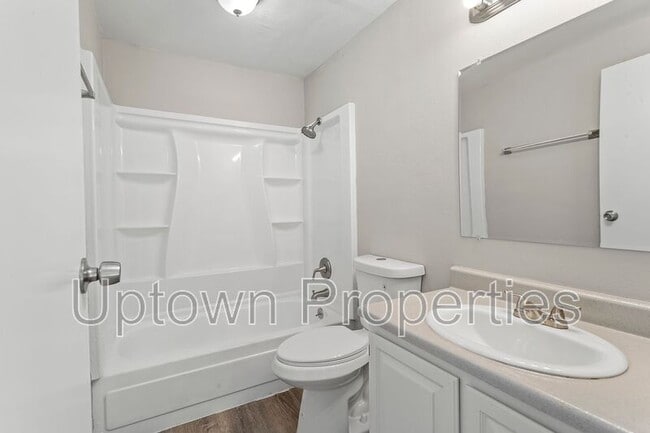 Building Photo - 5660 SW 180th Ave