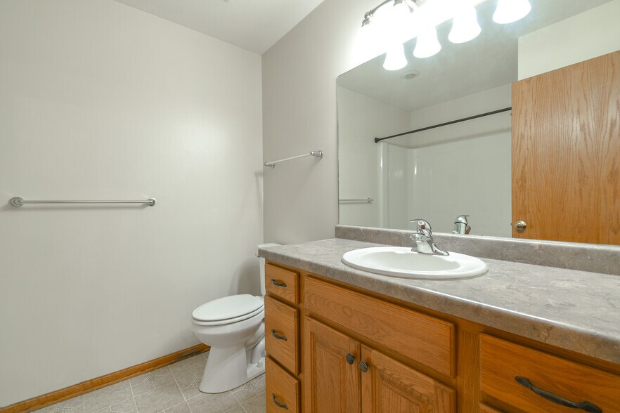 Building Photo - 9412 Forest Glen Dr