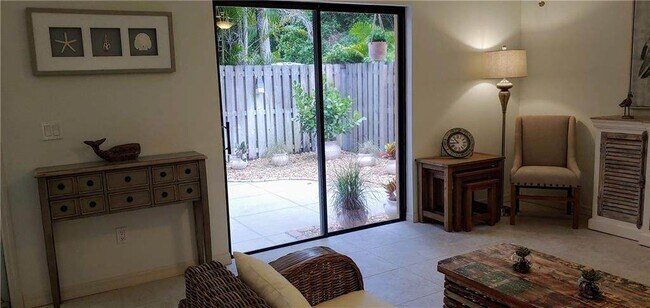 Building Photo - 1001 Royal Palm Blvd