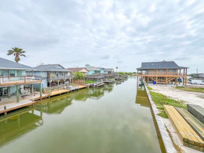 Building Photo - 4037 Summit Dr