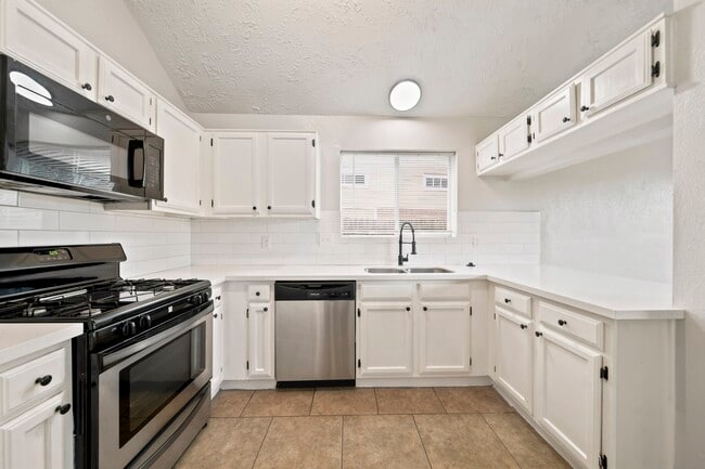 Building Photo - 22039 Rivermead Dr
