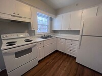 Building Photo - Two Bedroom Duplex on SE Side!