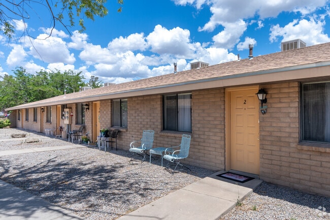 Building Photo - Los Arcos and Starlight Court