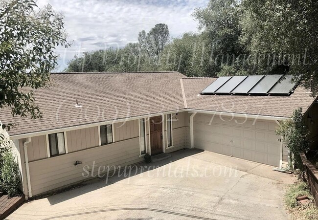 Building Photo - Spacious 3 Bedroom, 2.5 Bath Home in Myers Hill!