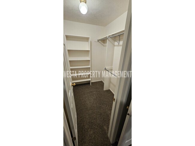 Building Photo - 981 Hudson St