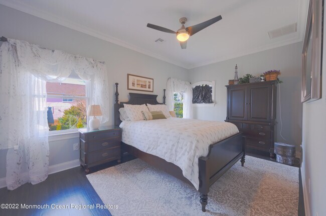 Building Photo - 709 Princeton Ave