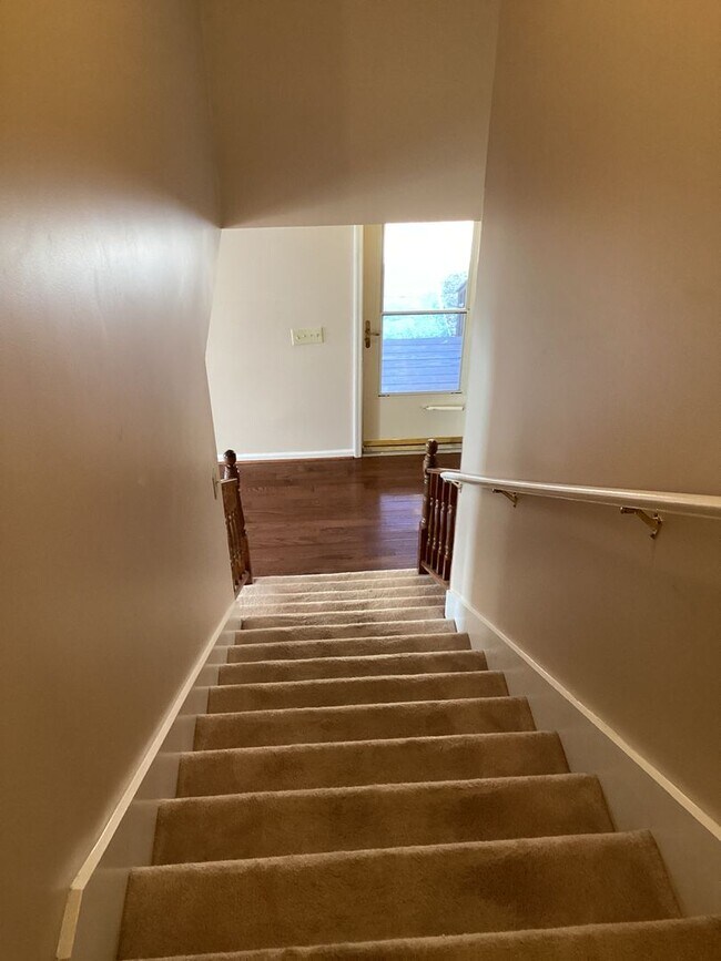 Building Photo - Great Family Home