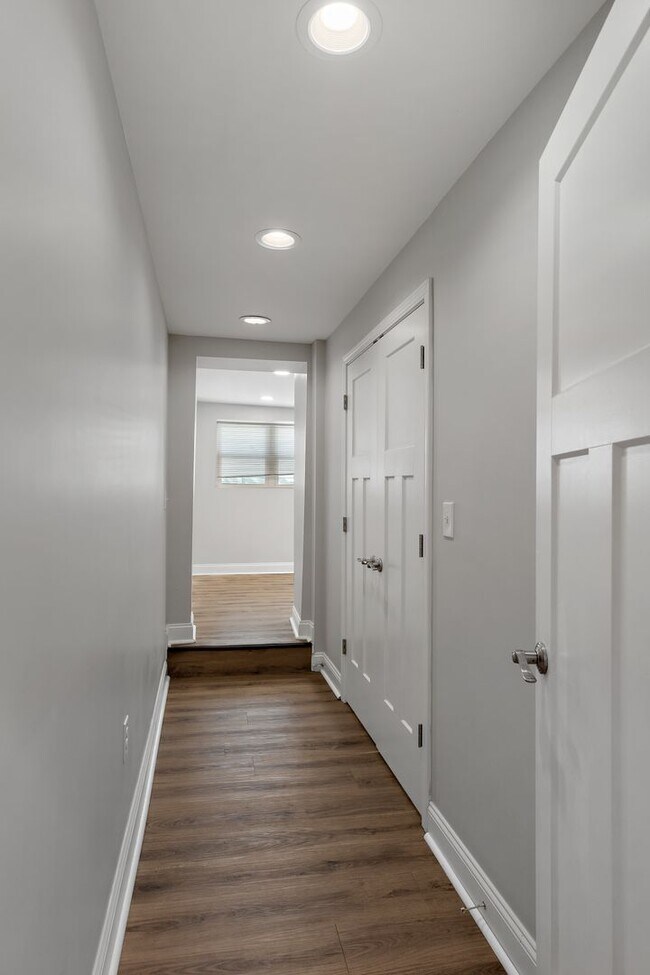 Building Photo - 536 Madison Ave