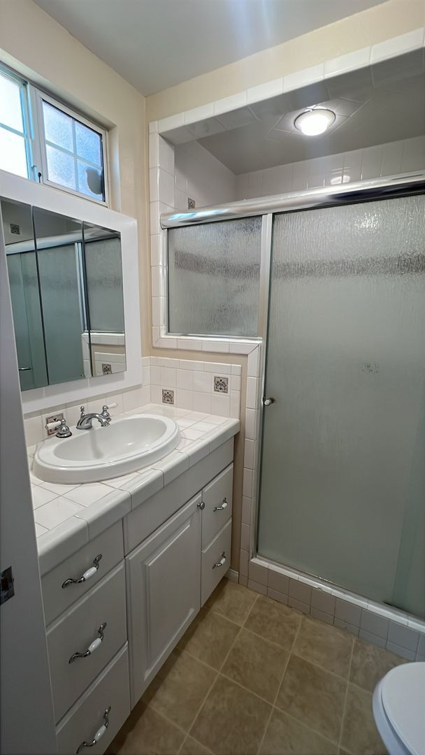 Building Photo - West Lancaster Home