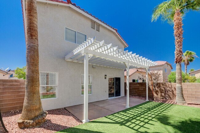 Building Photo - Stunning Southern Highlands Two Story