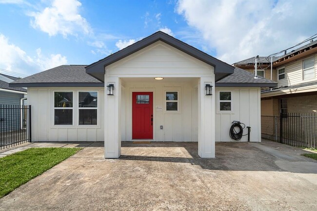 Building Photo - 1823 Studewood St