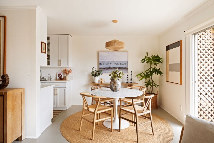 Dining Room Photo #2 - 2311 4th St