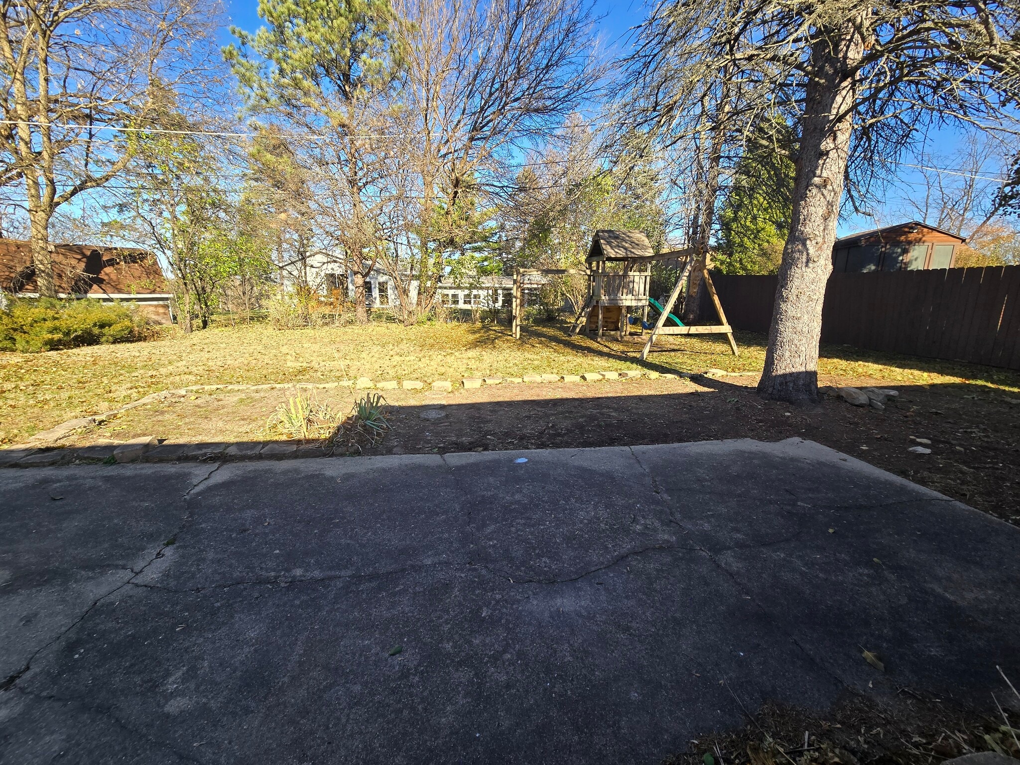 Building Photo - 2728 Edgewood Dr