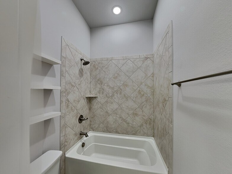 Building Photo - 1204 Sagewood Dr