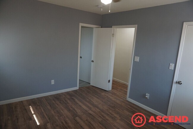 Building Photo - Delightful Home Near South High School!