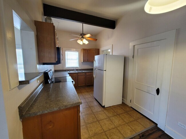 Building Photo - 113/115 Vitra Place