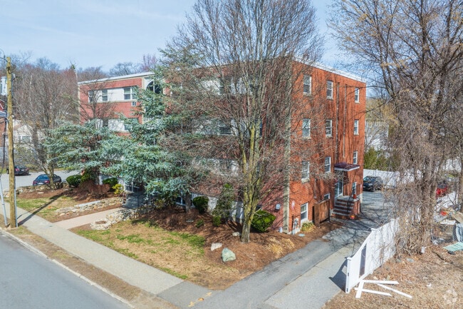 Primary Photo - 588 Main St