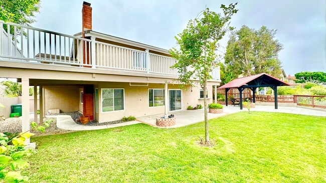Building Photo - Spacious Two-Story Home with Three-Car Att...