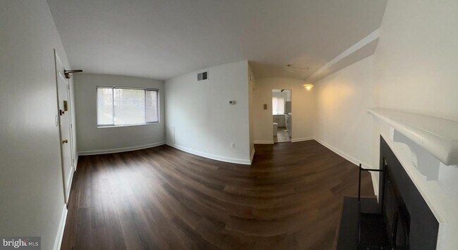 Building Photo - 3815 Davis Pl NW