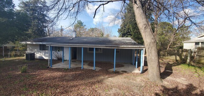 Building Photo - 1602 Crescent Dr