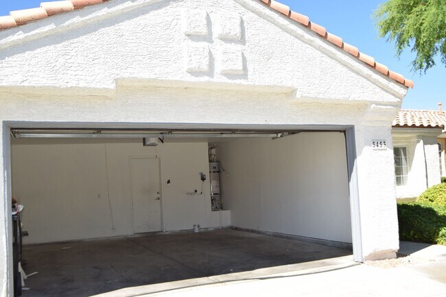 Building Photo - BEAUTIFUL NORTHWEST PROPERTY NEAR DINING A...