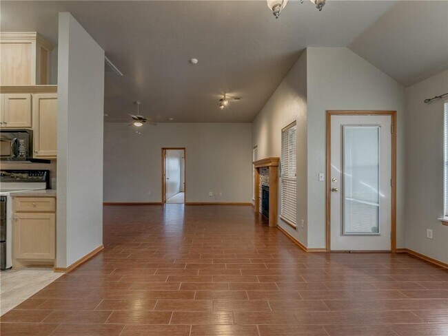 Building Photo - 1004 SW 127th Pl