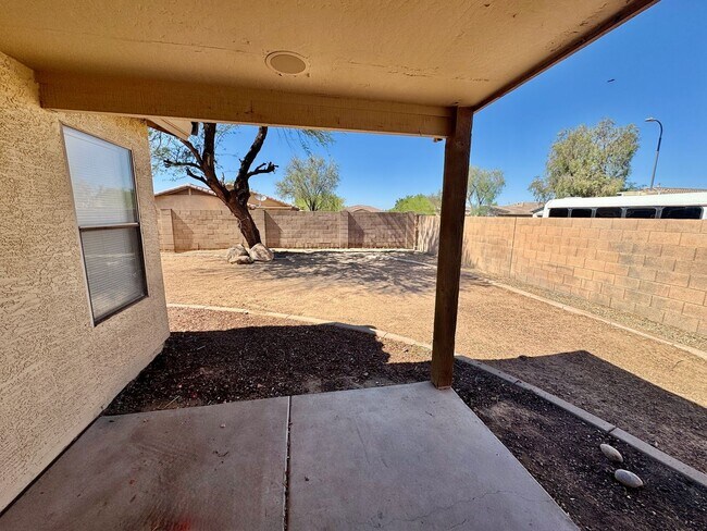Building Photo - 2106 W Alta Vista Rd