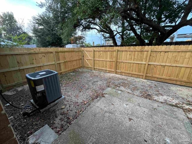 Building Photo - 3220 Redwood Ln