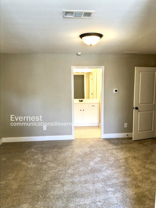 Building Photo - 3870 Valley View Ct