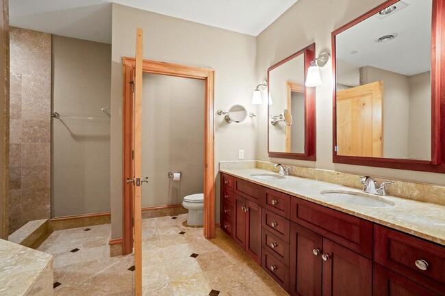 Building Photo - 1313 N Franklin Pl