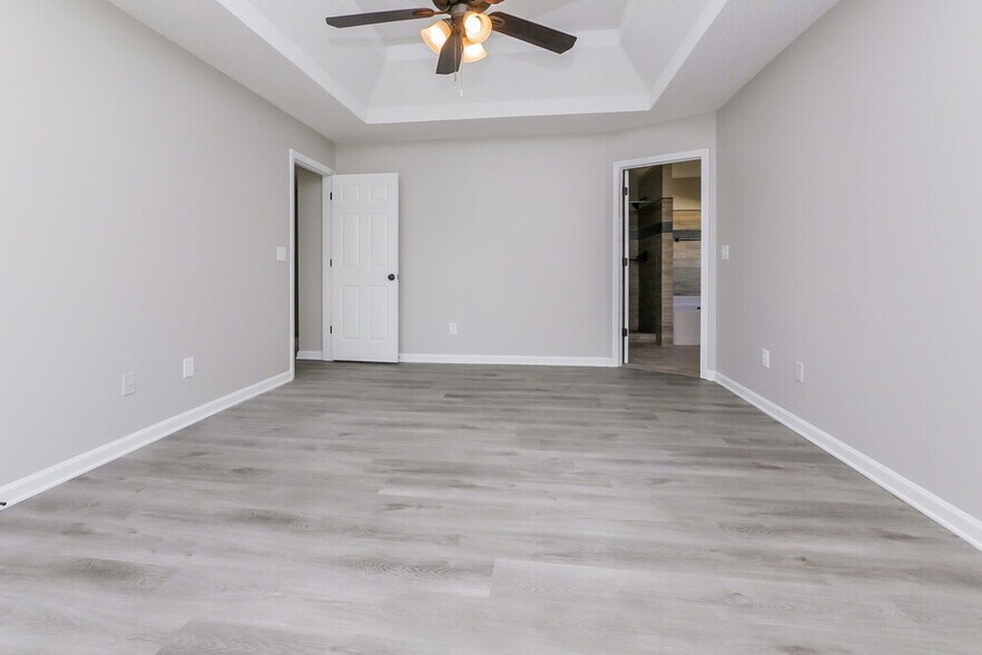 Building Photo - 1103 Village Oaks