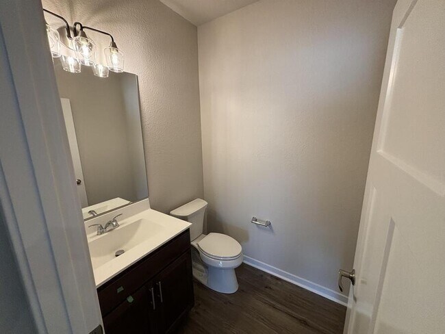 Building Photo - 670 Lambert Dr