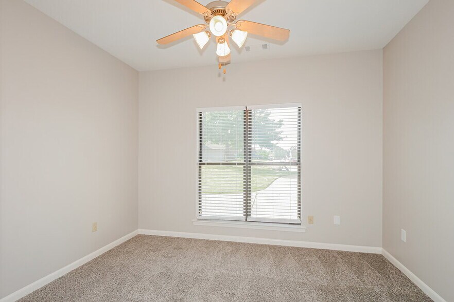 Building Photo - 60 Willow Crest Cove
