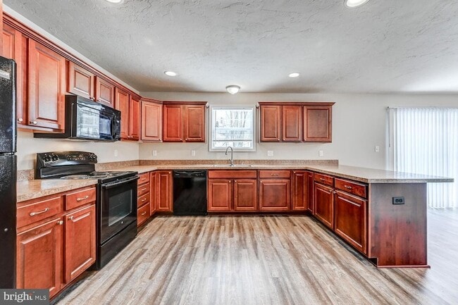 Building Photo - 180 Breezewood Dr