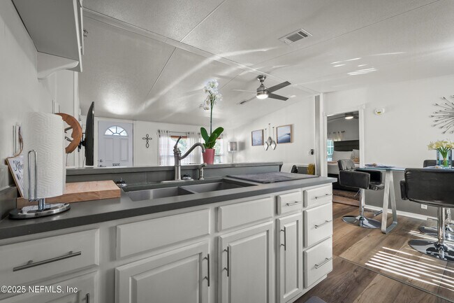 Building Photo - 501 Aiken St