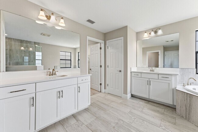 Building Photo - Absolutely Stunning 4 BR + LOFT + OFFICE/2.5 Bath/2 Car Garage home in Starkey Ranch!