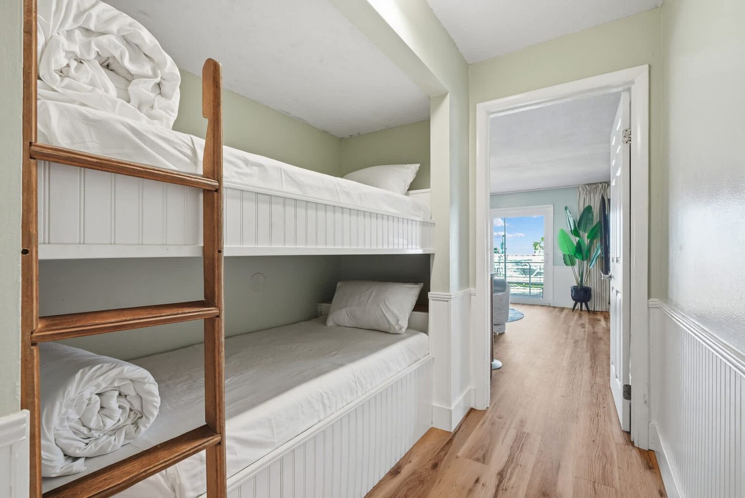 Building Photo - 8743 Thomas Dr
