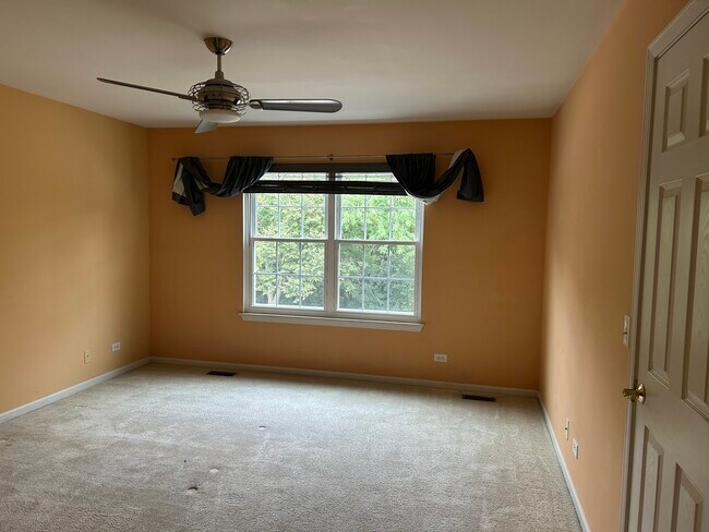 Building Photo - 394 Bay Dr