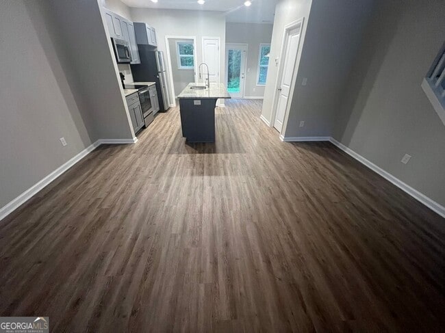 Building Photo - 1571 Bostwick Rd