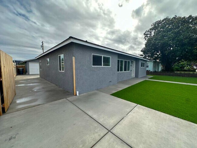 Building Photo - Updated 4BR Home in Lompoc with Spacious Yard — Move-In Ready!