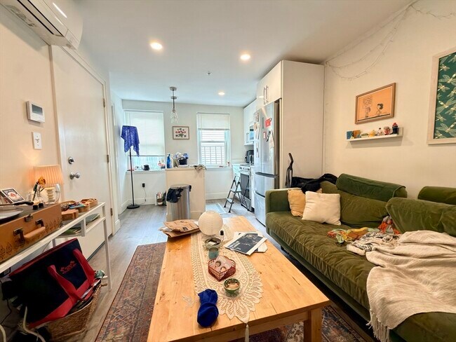 Building Photo - 46 Melrose St