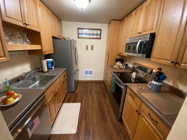 Building Photo - Donner Lake Condo Roommate Wanted