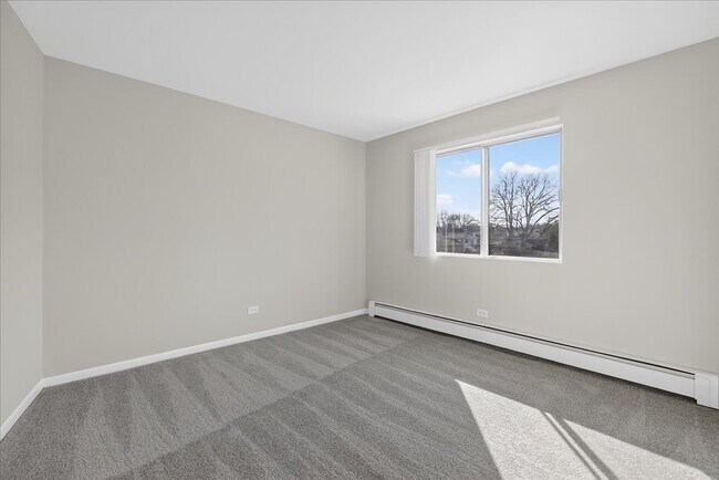 Building Photo - 604 W 65th St