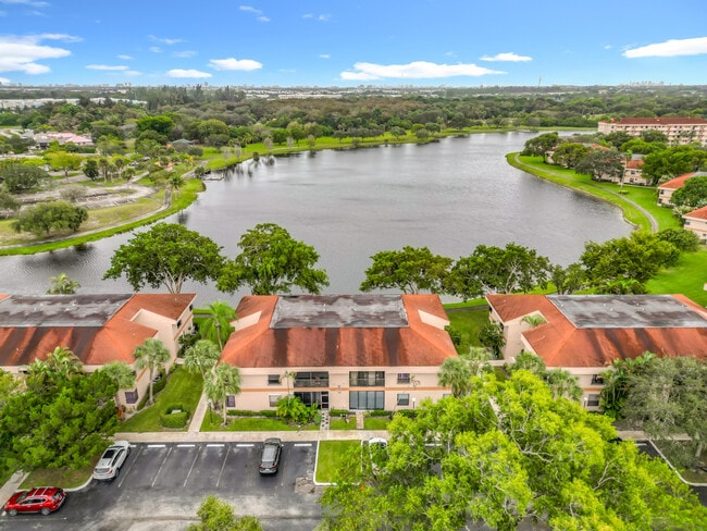 Building Photo - 2846 Carambola Cir S